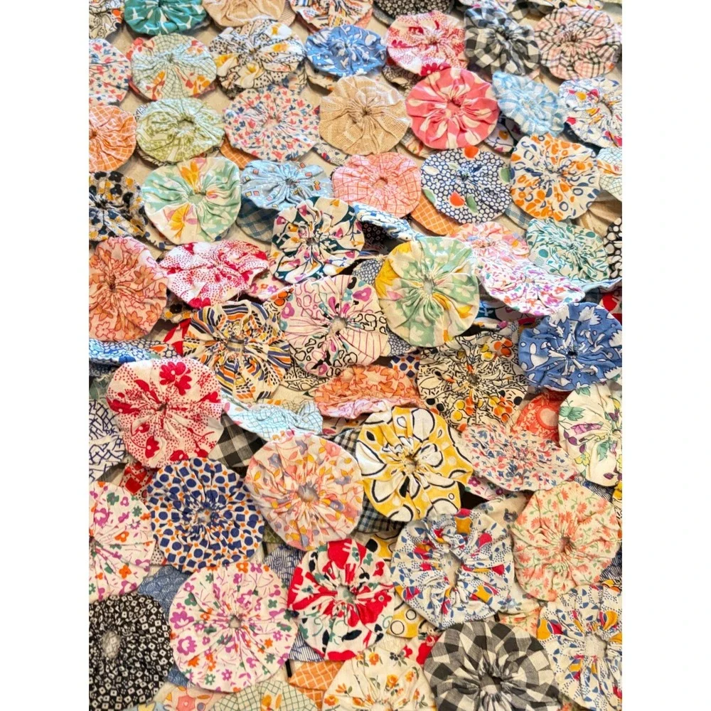 Vintage Handmade Yo-Yo Quilt 72 x 48 Feedsack Fabric Folk Art Textile 1930-1950s